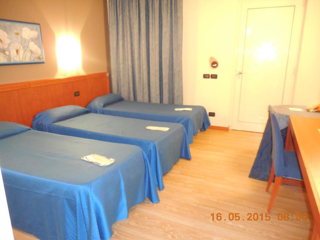 Hotel Motel Fiore Фьоренцуола-д'Арда Экстерьер фото