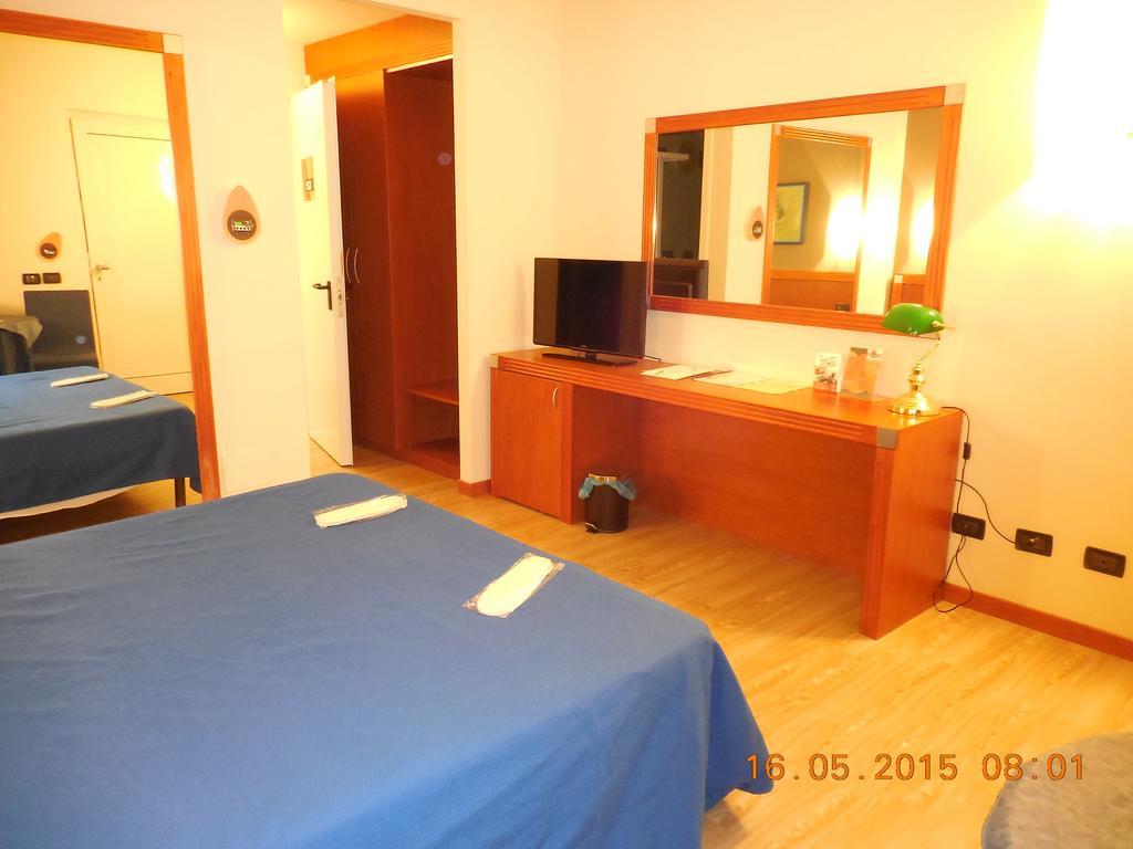 Hotel Motel Fiore Фьоренцуола-д'Арда Экстерьер фото