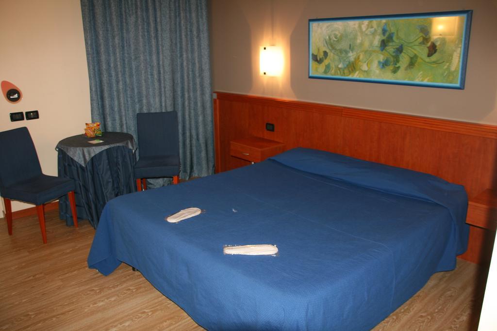 Hotel Motel Fiore Фьоренцуола-д'Арда Экстерьер фото